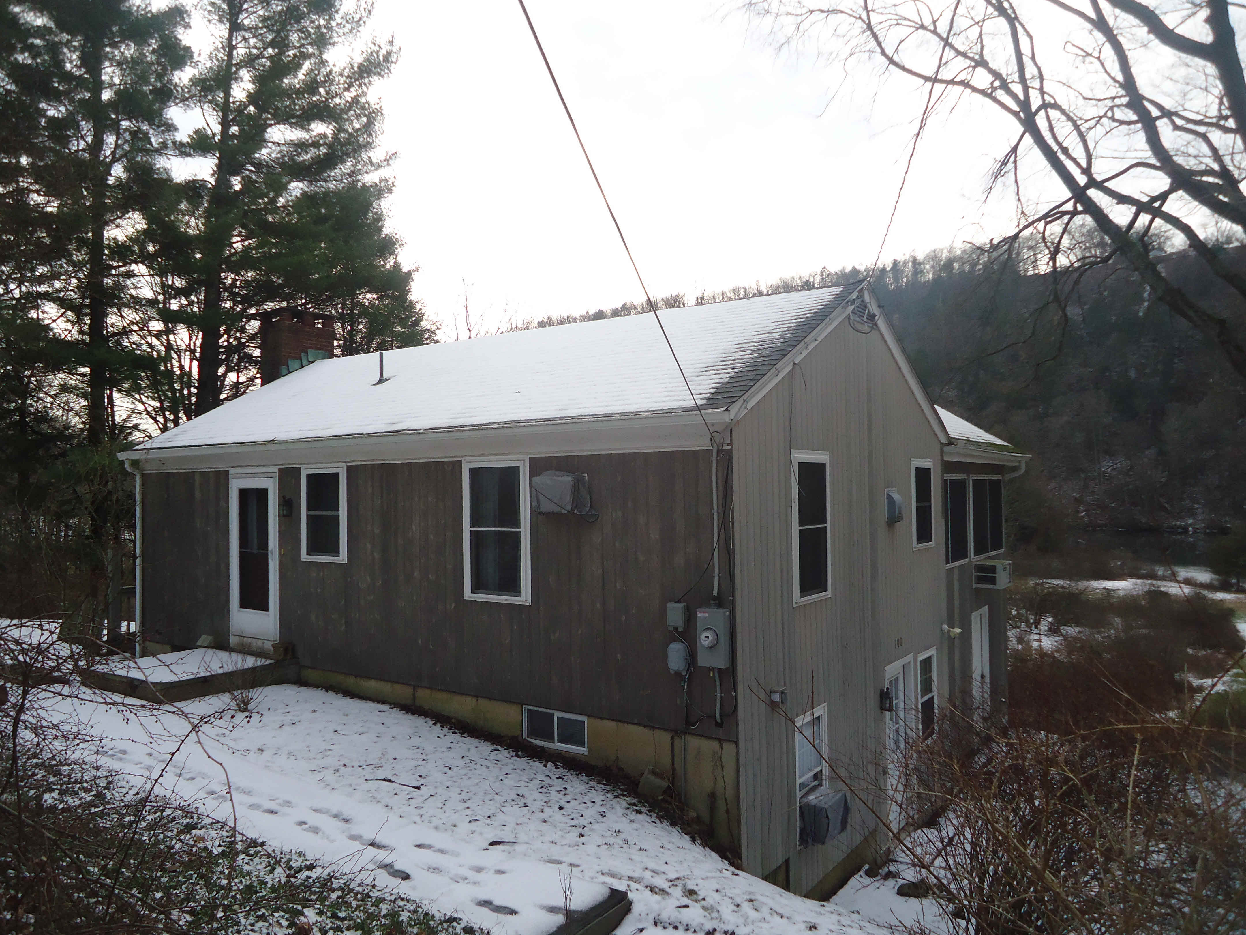 Building photograph for 100 LILLINONAH LAKE RD SOUTH